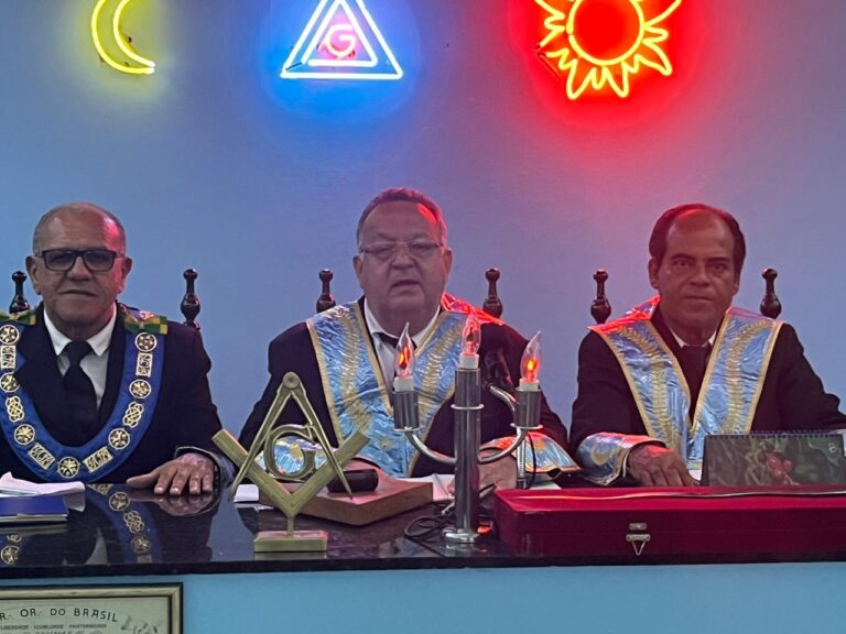 Sessão conjunta das ARLS Luz do Planalto e Grão-Mestre Francisco Murilo Pinto eleva quatro irmãos